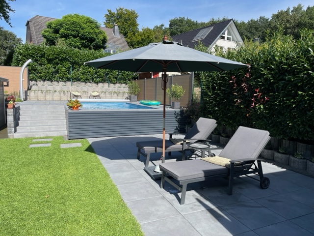 Erhöhter Gartenpool mit ausrollbarer Abdeckung
