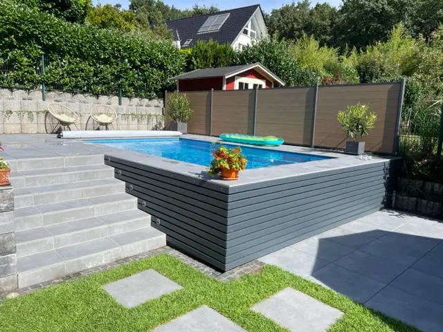 Erhöhter Gartenpool mit ausrollbarer Abdeckung