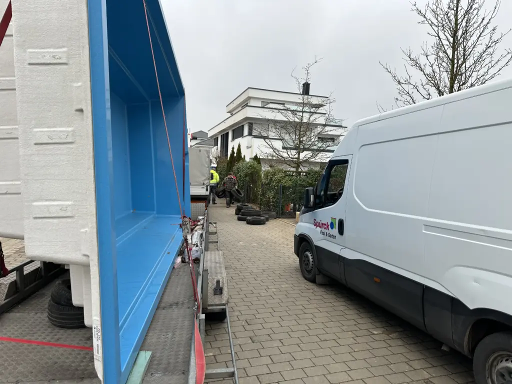CompassPool-Becken bei der Anlieferung
