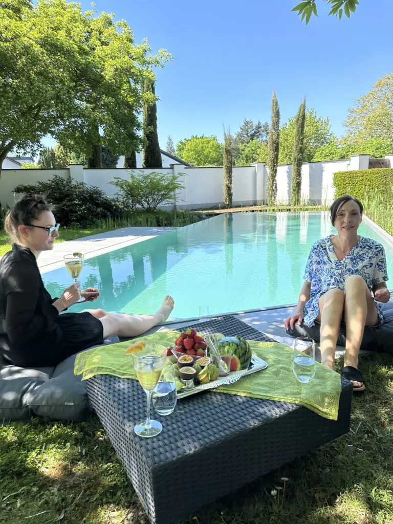 Hybridpool auf Salzwasserbasis als Überlaufpool