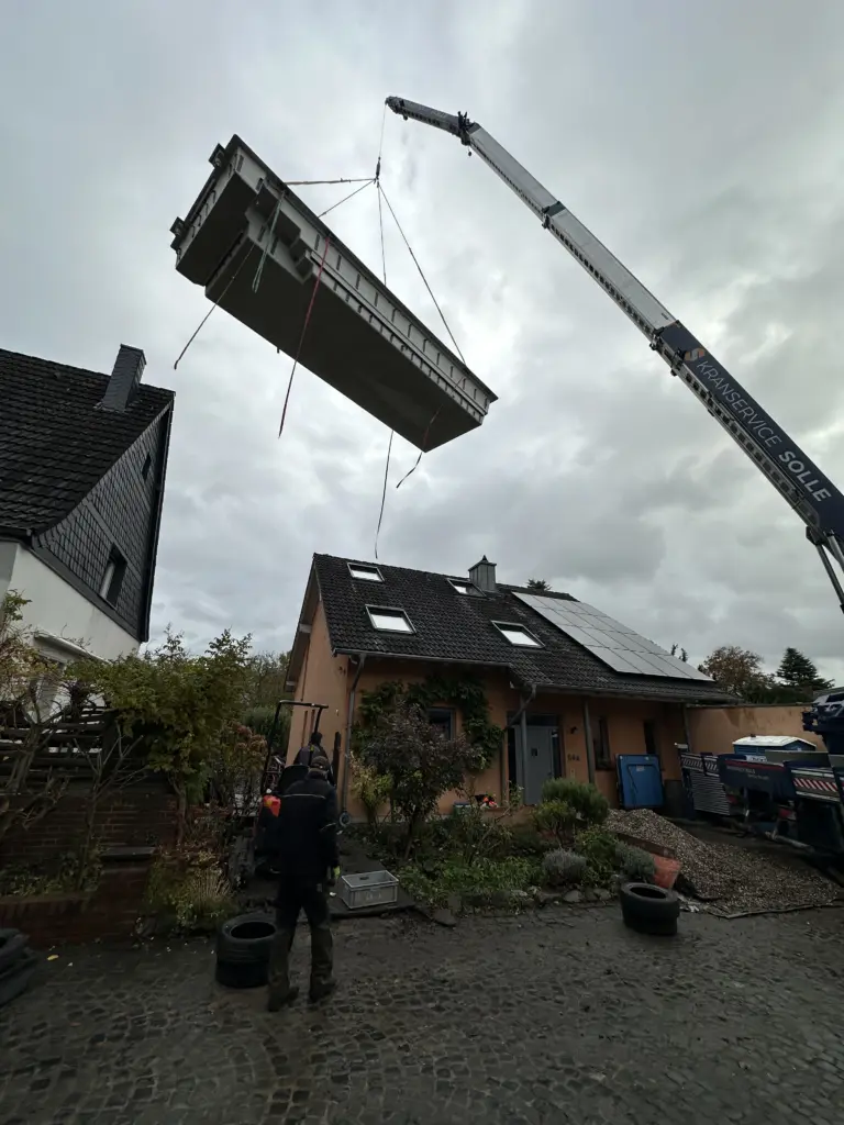 CompassPool als Überlaufpool mit Rollladenabdeckung