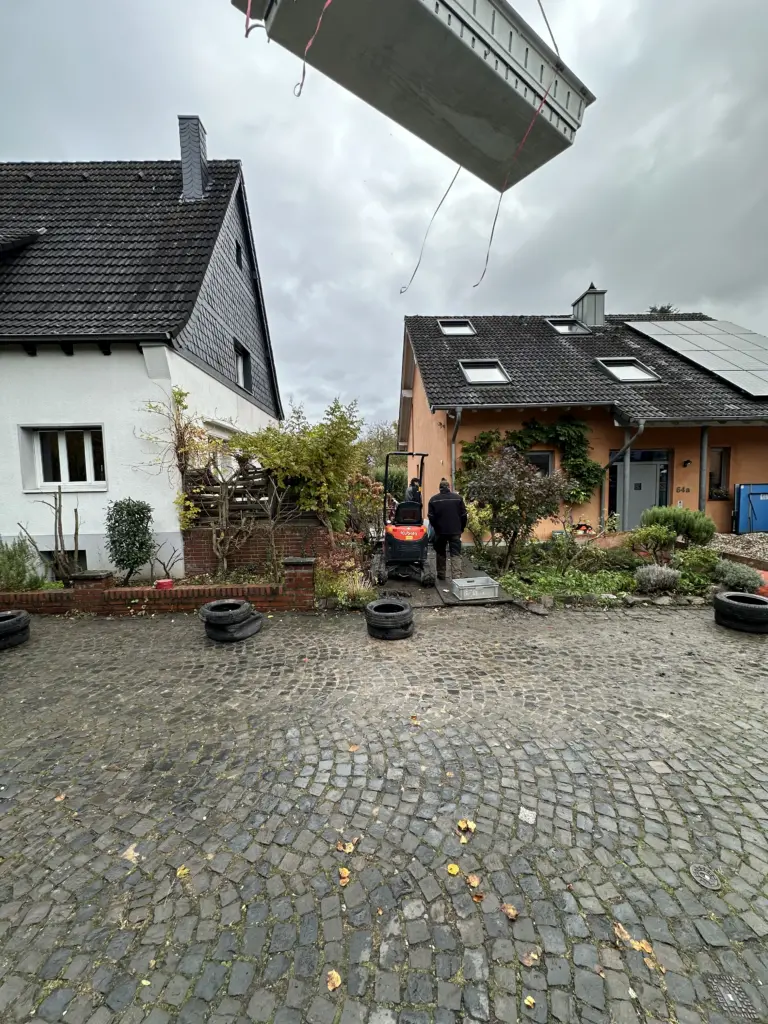 CompassPool als Überlaufpool mit Rollladenabdeckung