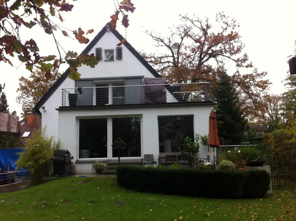 Geradliniger Pool mit Sonnensegel